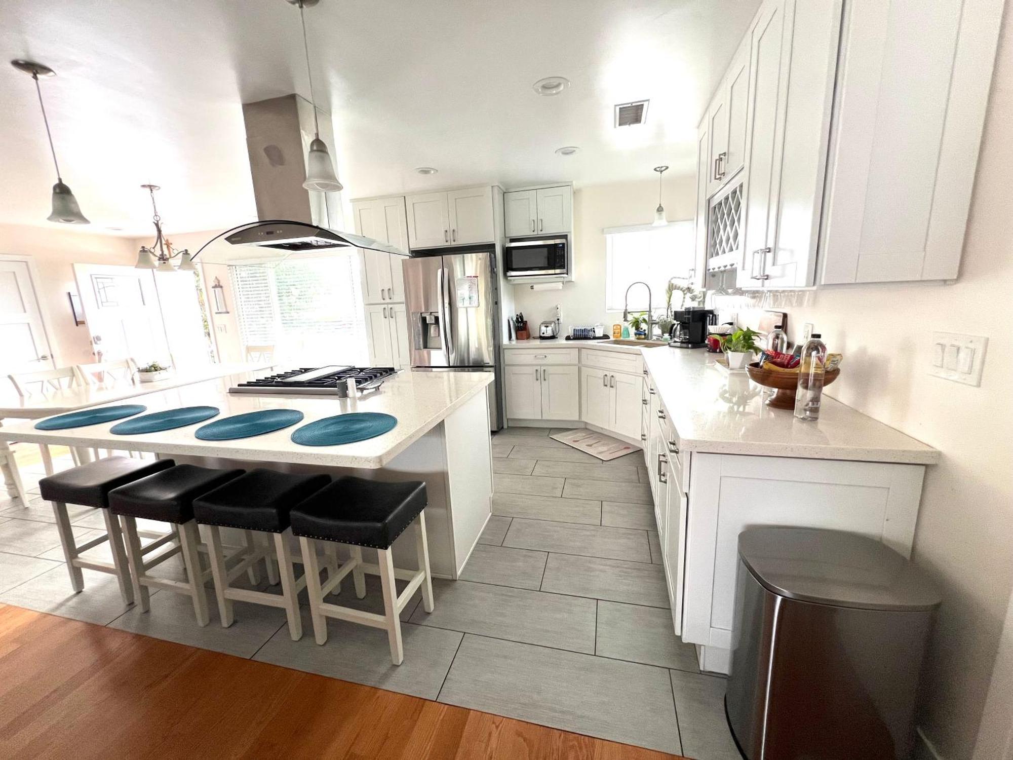 Holiday home Family Friendly Retreat With Yard And Play Area, 2000 Sq Ft, Ac, Fiber Optic Wifi